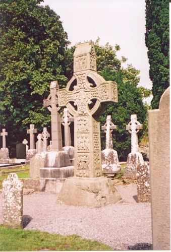 MonasterboiceHighCrosses.jpg (97338 bytes)